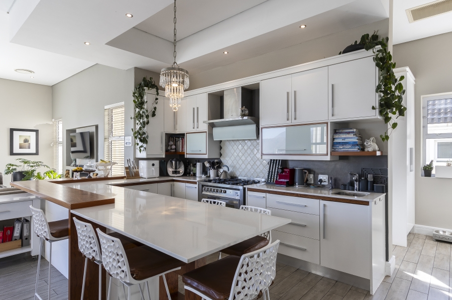 5 Bedroom Property for Sale in Meerhof Estat Western Cape